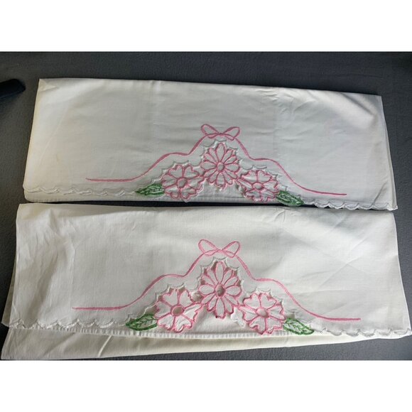Vintage pillowcases pair pink floral embroidered scalloped edges cotton standard - Picture 9 of 11